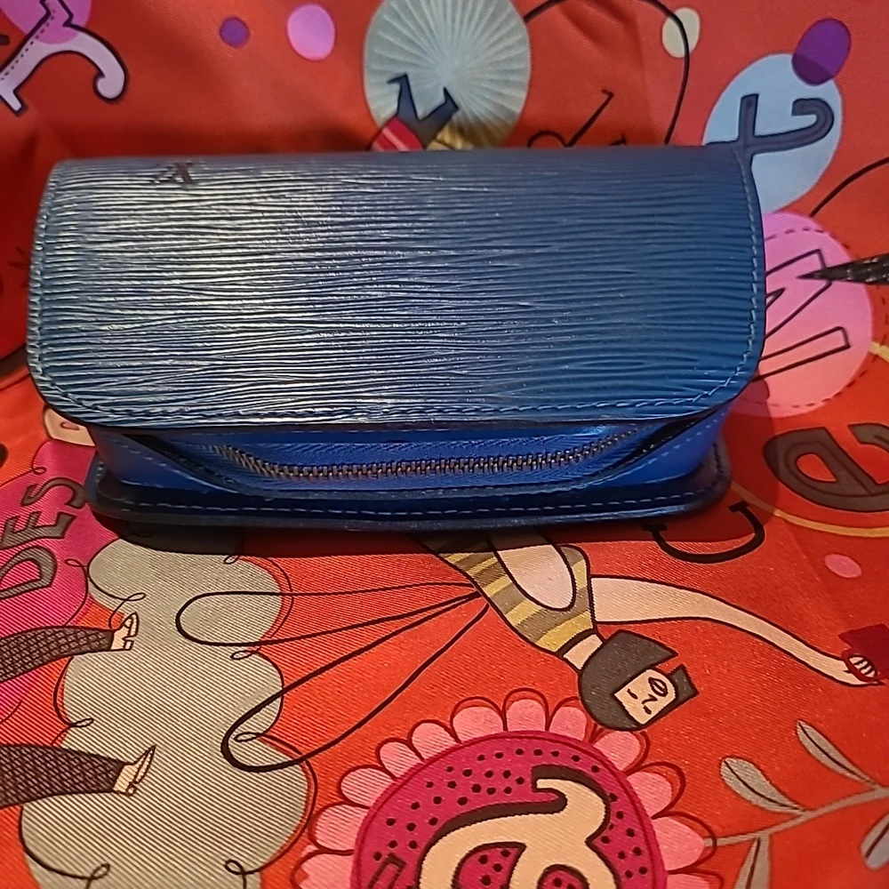 Louis vuitton EPI blue zipper pouch - Picture 4 of 13